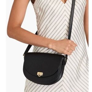 FERRAGAMO Elegant Black Peblled Leather Crossbody Bag